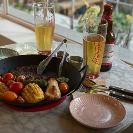 아차산역에 위치하여 이쁜 분위기와 함께 다양한 브런치&케이크를 맛 볼 수 있는 브런치 맛집