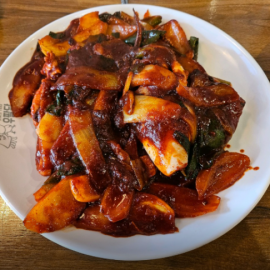 팔당에서 시작된 37년 전통의 맛있게 매운 닭발&오징어 맛집