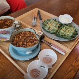 직접 만드는 수제꽃차와 수제건강차, 그리고 다양한 수제간식을 맛 볼 수 있는 퇴계동에 위치한 인스타감성의 예쁜 찻집