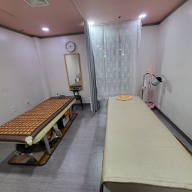 과거 구로쪽에서 통증치유쪽 전설로 불리셨던 원장님! 편안한 공간에서 전국최고의 통증치유&교정을 느껴보세요