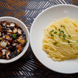 오랜 연구와 정성을 담아 깔끔하고 깊은 맛