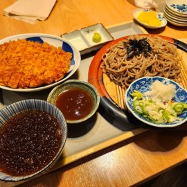 두툼하고 바삭한 돈까스와 냉모밀 맛집