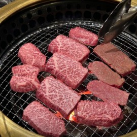 고급스러운 분위기와 맛을 다 갖춘 숯불구이 전문 고깃집