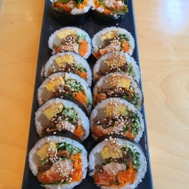 건강한 재료로 속을 꽉 채운 김밥과 각종 분식을 맛있게 즐길 수 있는 분식집