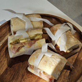 가로수길 신상 커피와 디저트가 진심인 카페