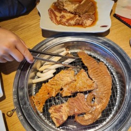미사역 깔끔한 인테리어에 맛에 몰빵한 돼지갈비 전문 맛집