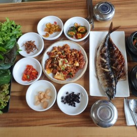 대한민국 최고의 한정식당 파주의 명소 마장호수 출렁다리 까지 같이 즐길 수 있는 파주 쌈밥 맛집