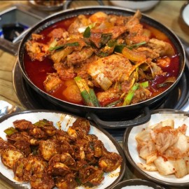 국내산 생닭과 벌교에서 올라오는 꼬막으로 감칠맛나는 맛집