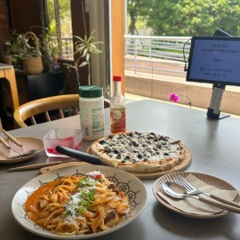 마산 테라스가있는 분위기 좋은 레스토랑