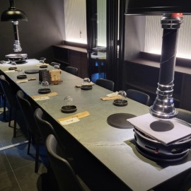 열 전도율이 높은 구리쇠 판에 고급 숯인 비장탄을 사용해 육즙 손실을 최소화 했고 극한의 한우 맛을 자랑하는 대화동 고기 맛집