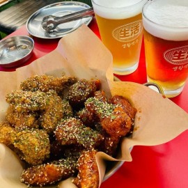 바삭바삭하게 튀겨서 자꾸만 손이 가는 치킨과 수제 맥주 맛집
