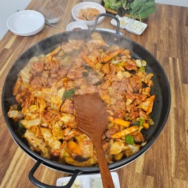 사천진 해변 근처 새로 오픈한 매콤달콤한 닭갈비 맛집