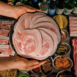 답십리역! 담당자 냉삼중에 제일 맛있고 인테리어 1위 입니다. 전국최고의 냉동삼겹살 맛집