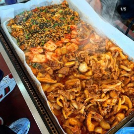 홍대메인에 위치한, 고퀄리티 돼지국밥 & 오리주물럭 맛집 놀러와~!!
