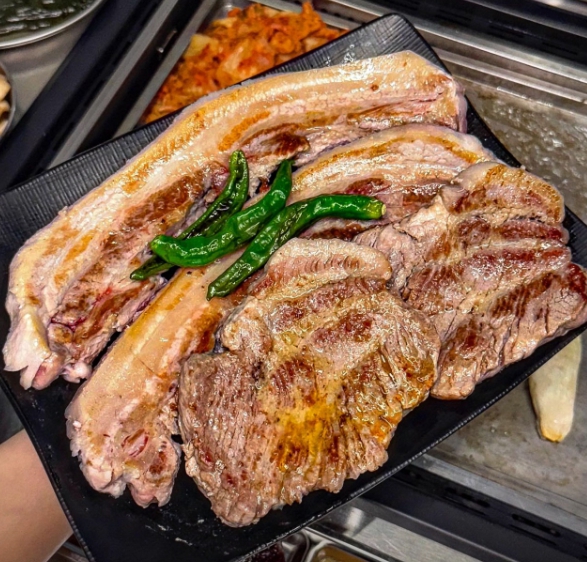 [충남 천안]불당동 철판고기 전문 육즙가득 삼겹살 맛집 [고기굽는철판집]