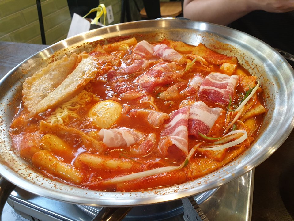 [서울 마포구]국물떡볶이 국물 남기고 가실거면 왜 오심? 무타리만에 비법소스로 국물맛을 평