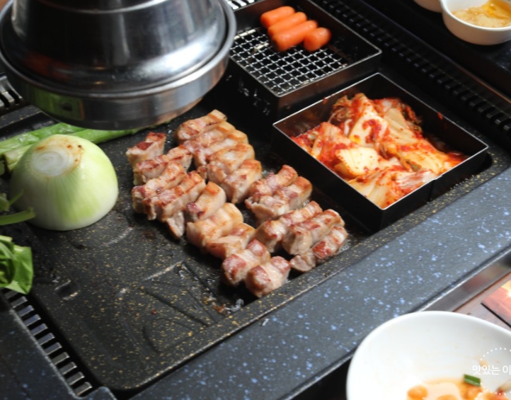 [경기 수원]영통 TV에도 방영된 우대갈비 줄서서 먹는 고기집 [쏘삼돼지208 영통점]