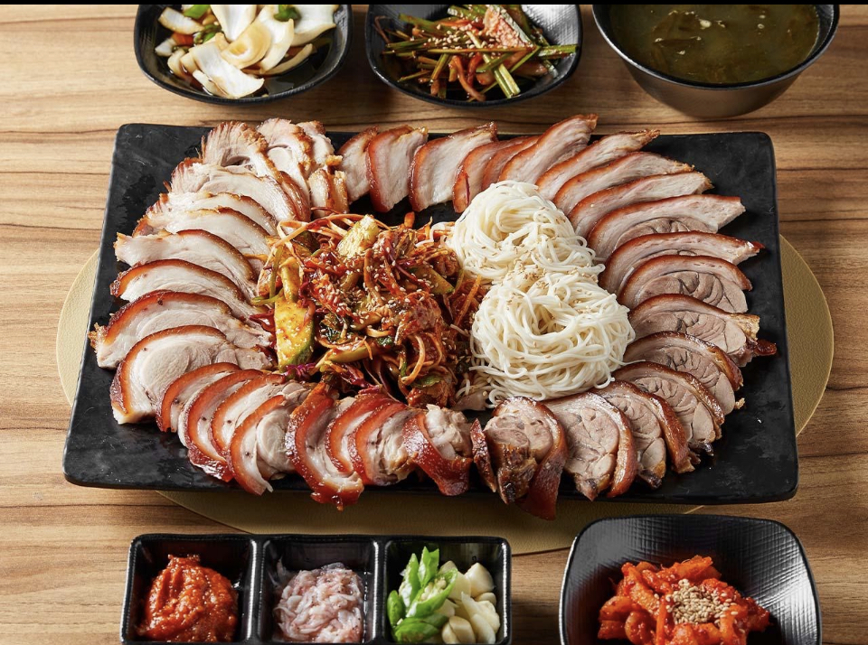 [경기 화성]프리미엄 한돈 앞다리살만 고집하며 콜라겐이 가득하여 쫄깃하고 부드러운 맛! [