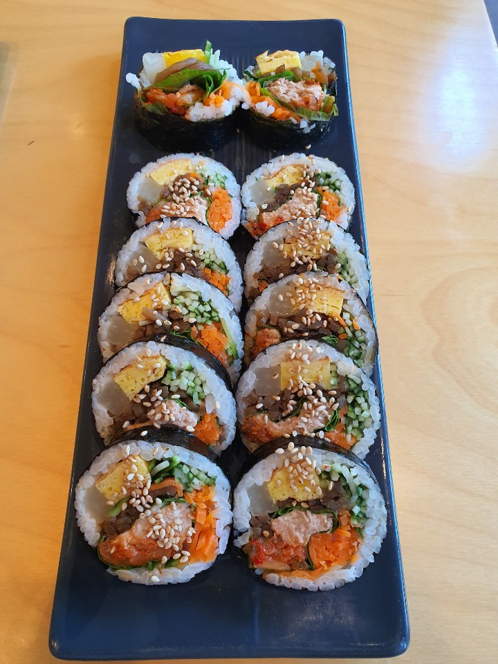 [서울 종로]건강한 재료로 속을 꽉 채운 김밥과 각종 분식을 맛있게 즐길 수 있는 분식집 