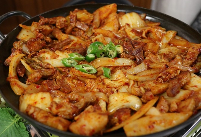 [부산 북구]돼지김치구이로 핫한 진짜 맛집 [정통집 덕천점]