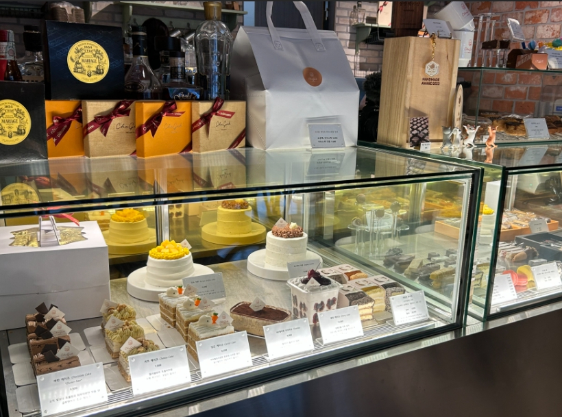 [서울 마포]취향저격 느낌좋은 정석 케이크까지 완벽한 카페 [차곡파티세리]