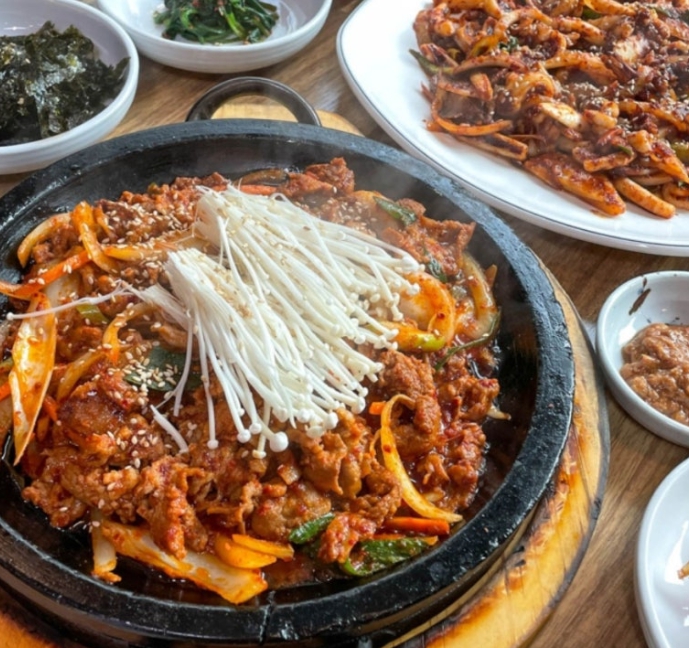 [서울 강동]천호동 손맛을 느낄 수 있는 제육,김치찌개 맛집 [제육이나찌개]