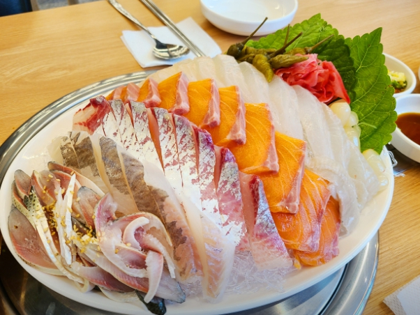 [서울 강남]다양한 제철회를 신선하게 맛볼수 있는 횟집! [속초오징어어시장 선릉역점]