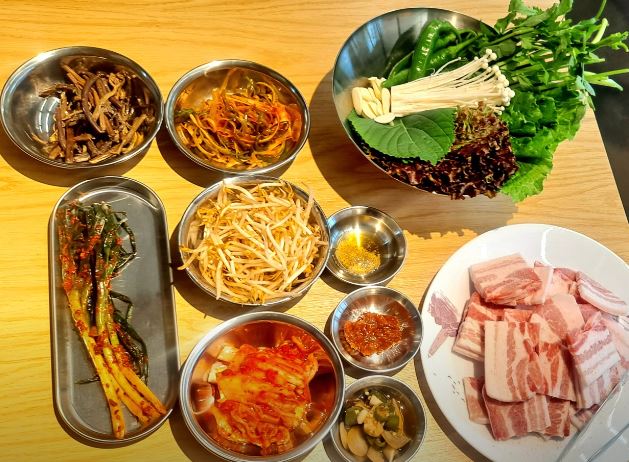 [경기 고양]맛있는 쌈과 밑반찬은 무한리필 ~ 합리적인 가격으로 맛있고 가성비 좋은 냉삼 