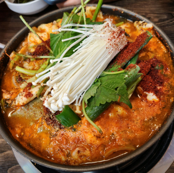 [경기 안산]풍부한 영양과 뛰어난 건강식! [강마을민물매운탕 안산점]