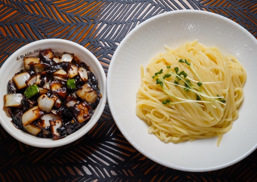 [경기 화성]오랜 연구와 정성을 담아 깔끔하고 깊은 맛 [블랙앤레드 영천직영점]