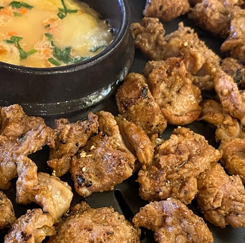 [광주 북구]문흥동맛집 ! 육즙 가득한 삼겹살과 오돌뼈 , 꼼장어 등 다양한 안주들도 공존