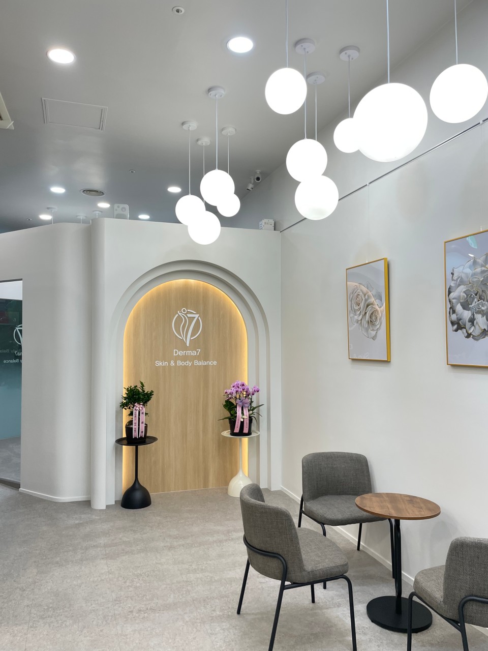 [서울 마포 ]혁신적인 관리 프로그램을 통해 눈에 띄는 피부변화를 보여주는 에스테틱 [더마