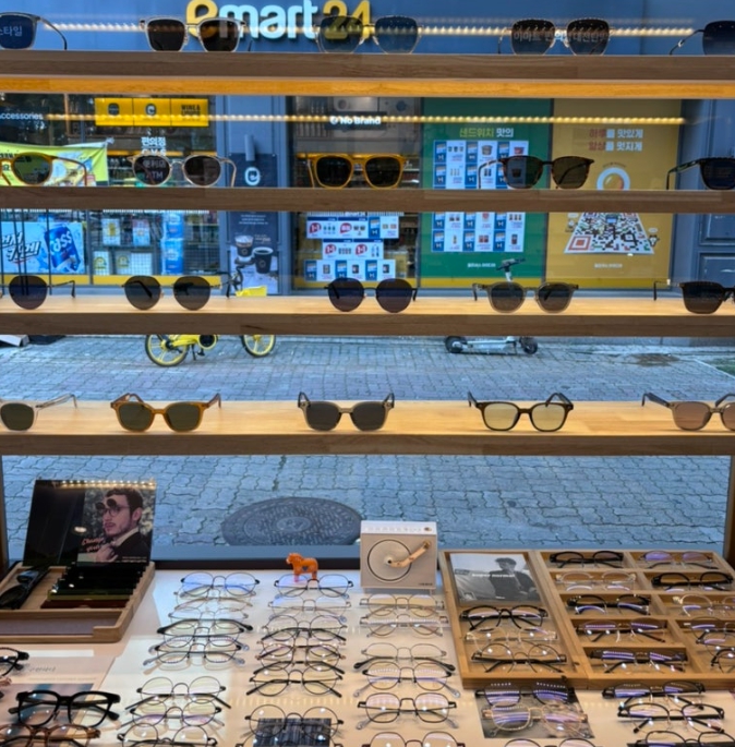 [대전 서구]다양한 종류의 안경과 선글라스 브랜드를 보유한 안경원 [세컨페이스 탄방점]