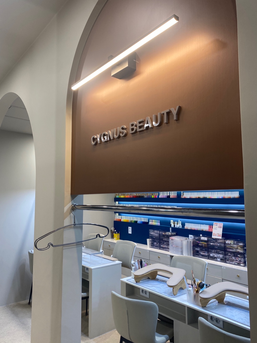 [서울 서초]아름다움과 트랜디함을 모두 잡은 토탈 뷰티샵[시그너스네일 반포점]