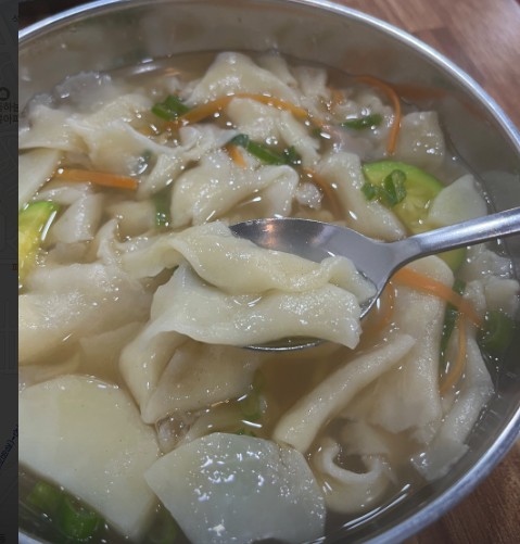 [서울 중랑]중화역! 와 진짜 육수가 미쳤어요!! 칼칼하고 찐~한 손칼국수 전문맛집 [가흔